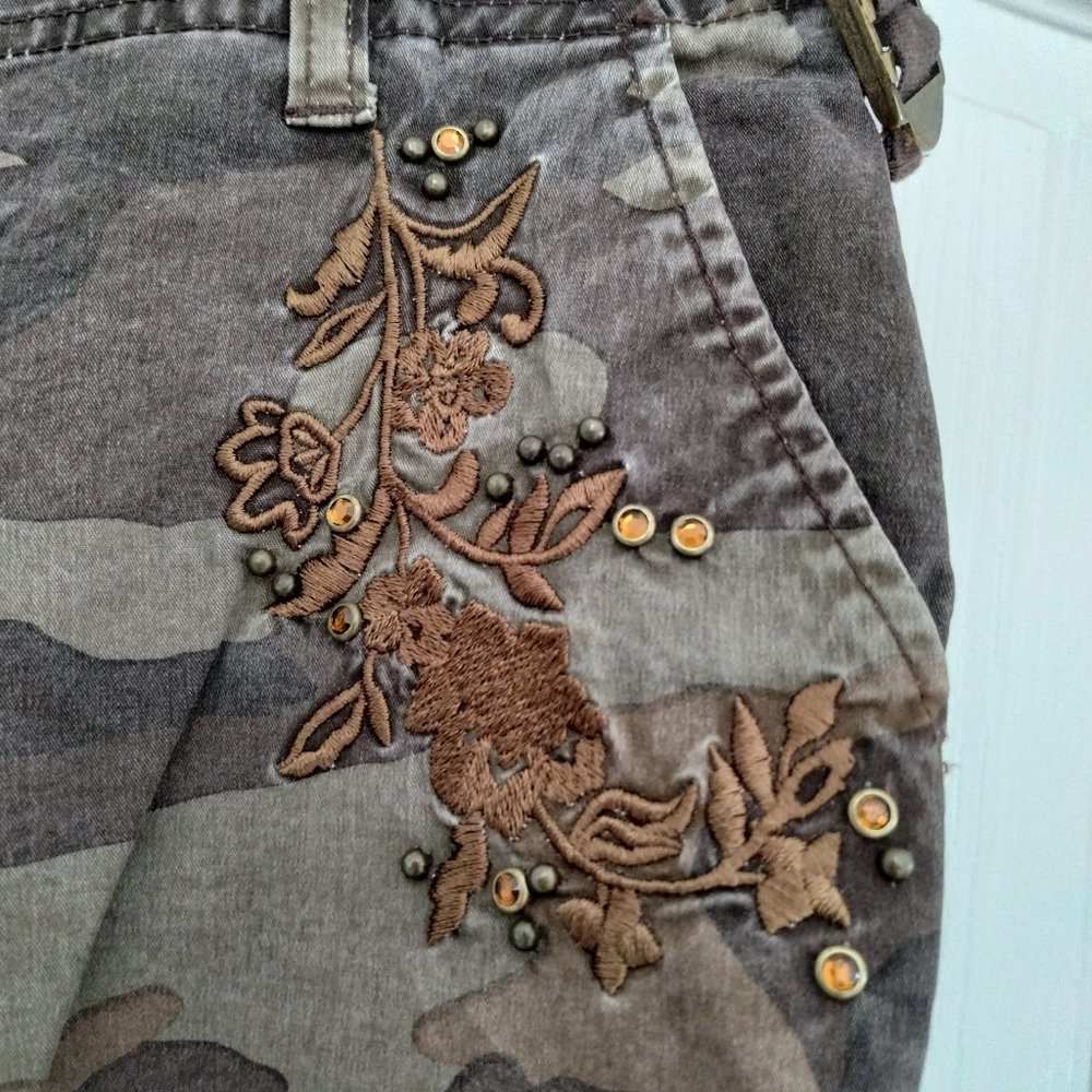 Camouflage jeans